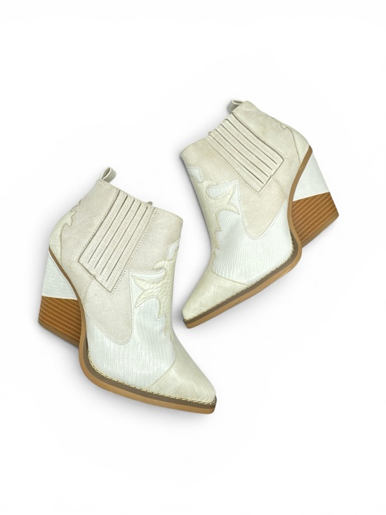 comfort est 1946 Shoes - BNWOB Comfort Est 1946 White Western Heeled Ankle Platform Wedge Boots size 9.5